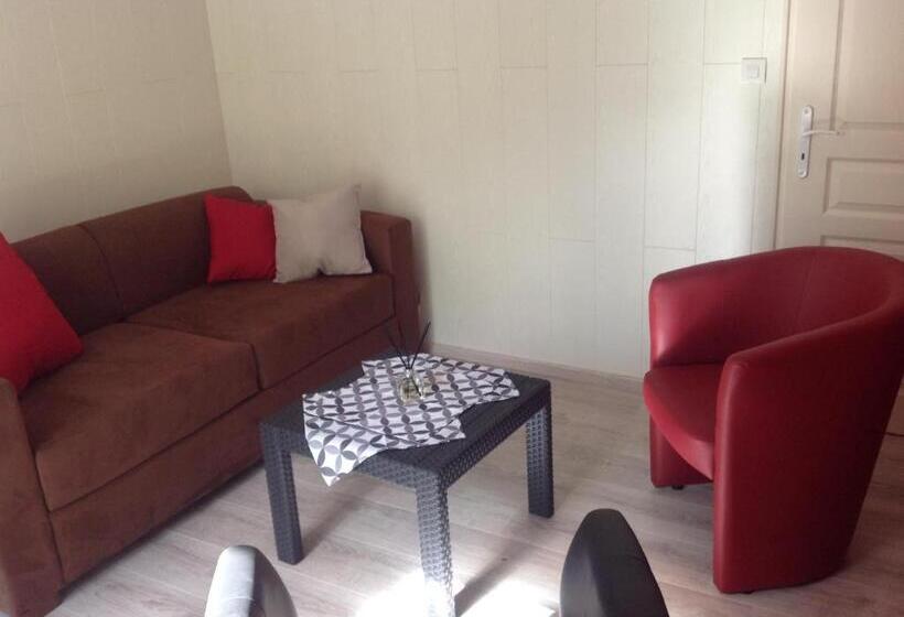 مبيت وإفطار Au Mas Des Graviers