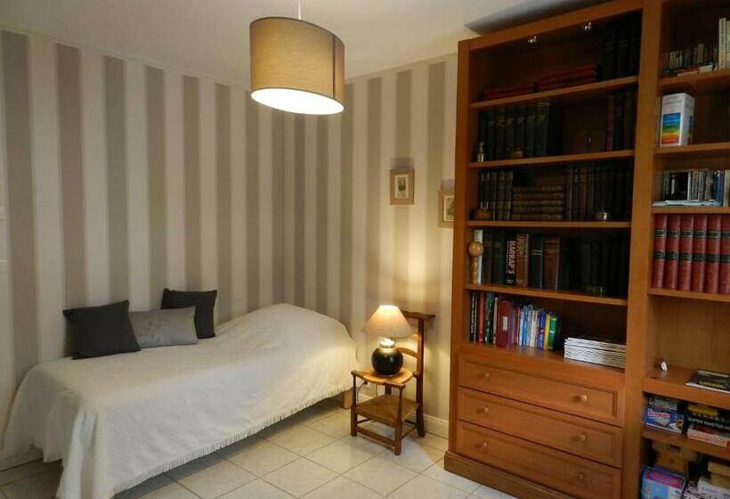 مبيت وإفطار La Sembelie