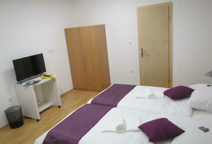 تختخواب و صبحانه Pod Orehi