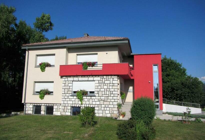 تختخواب و صبحانه Pod Orehi