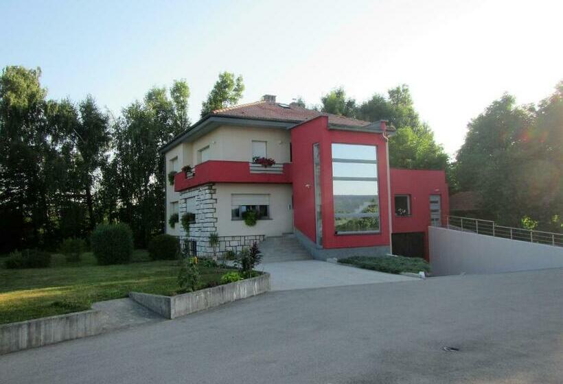 تختخواب و صبحانه Pod Orehi