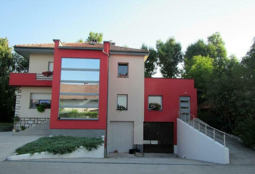 تختخواب و صبحانه Pod Orehi