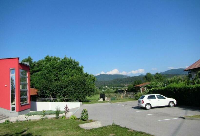 تختخواب و صبحانه Pod Orehi