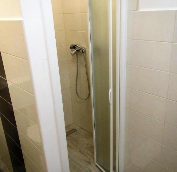 تختخواب و صبحانه Pod Orehi