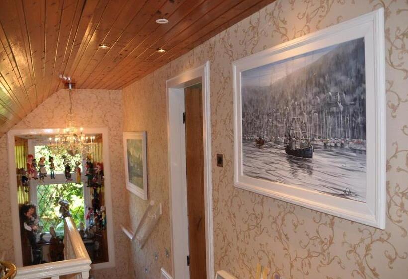 تختخواب و صبحانه The Moorings