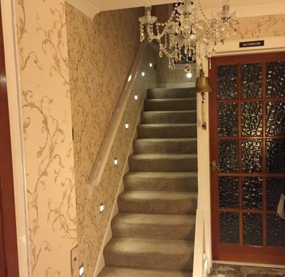 تختخواب و صبحانه The Moorings