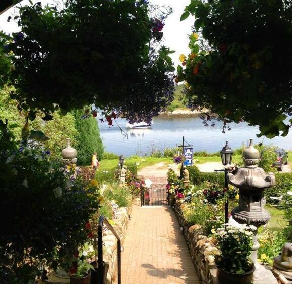 تختخواب و صبحانه The Moorings