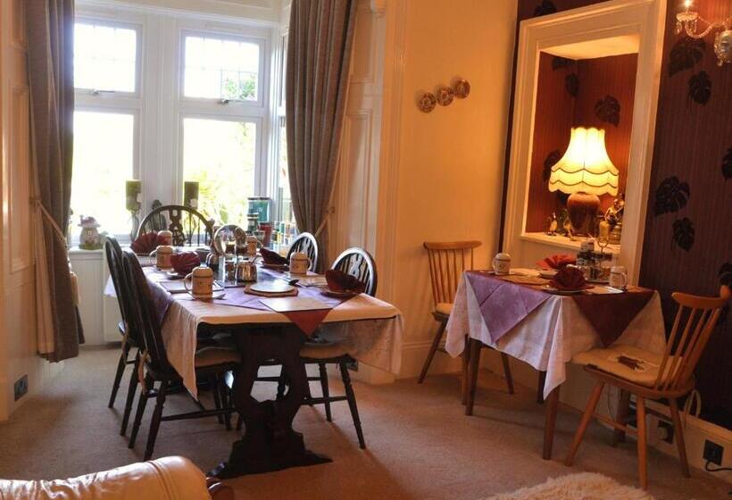 تختخواب و صبحانه The Moorings