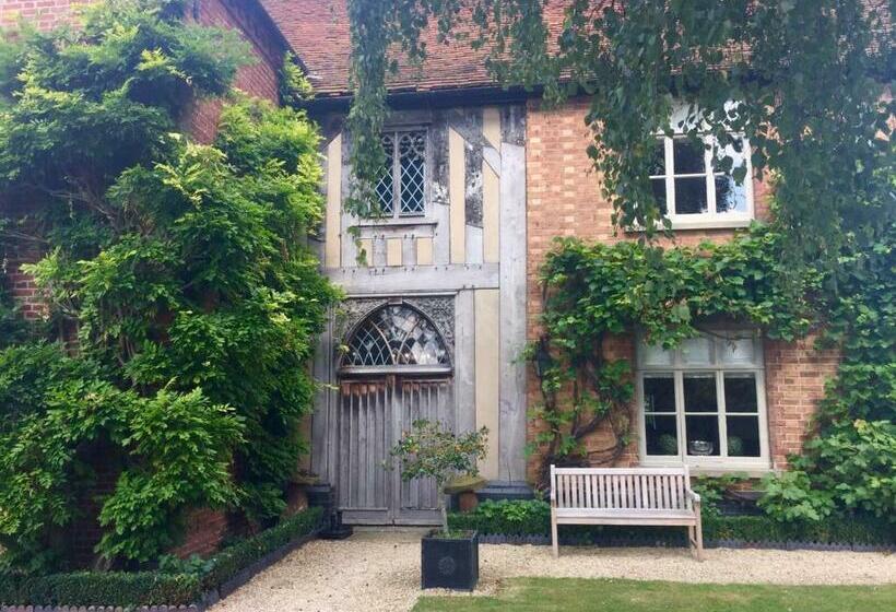 تختخواب و صبحانه White Hall Farm