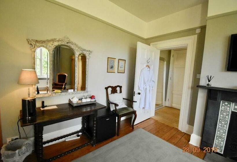 تختخواب و صبحانه White Hall Farm