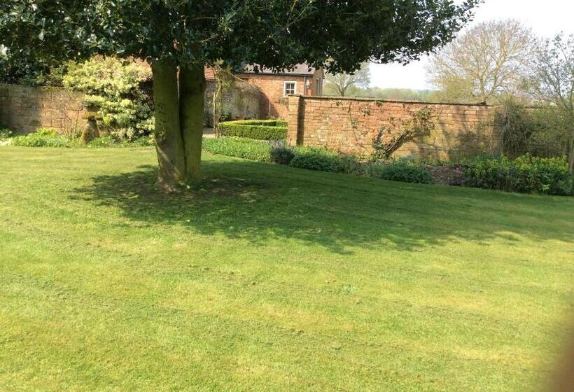 تختخواب و صبحانه White Hall Farm