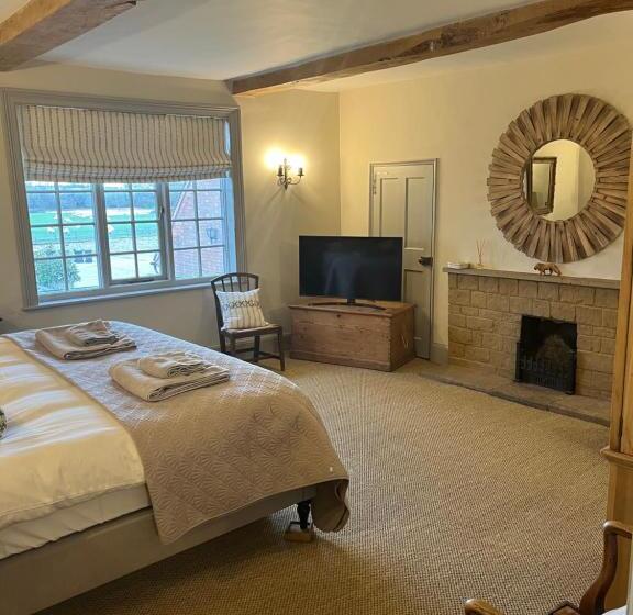 تختخواب و صبحانه White Hall Farm