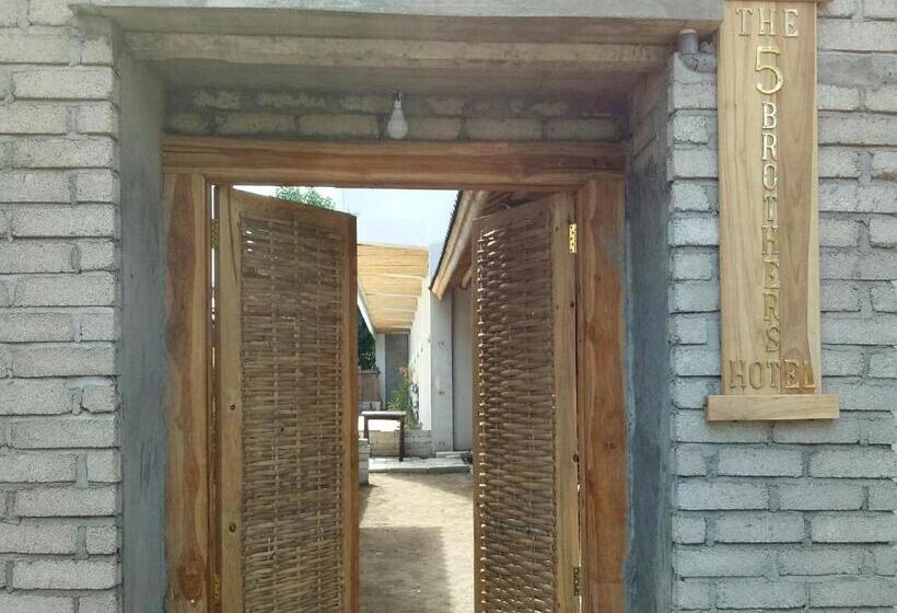 בית מלון כפרי The 5 Brothers