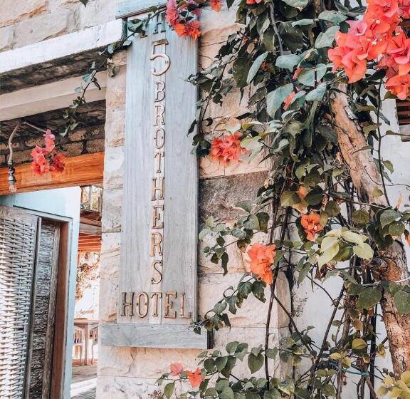 בית מלון כפרי The 5 Brothers