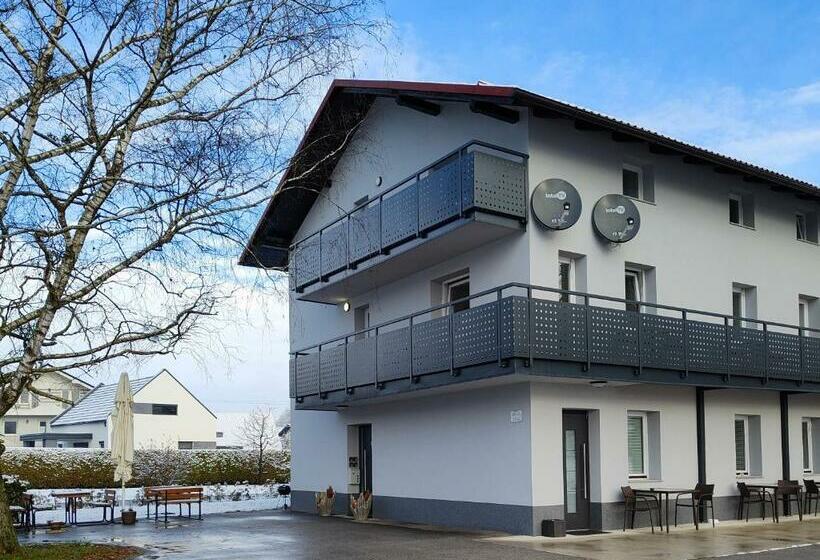 پانسیون Apartments & Rooms Saša