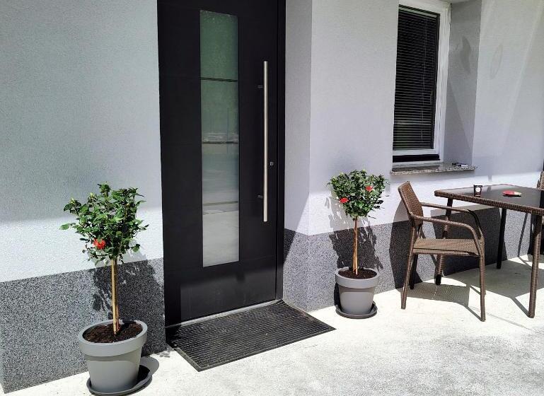 پانسیون Apartments & Rooms Saša