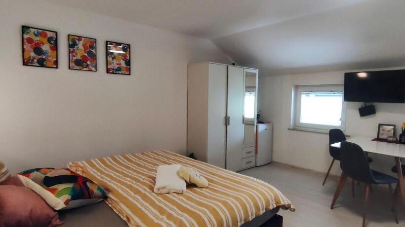 پانسیون Apartments & Rooms Saša