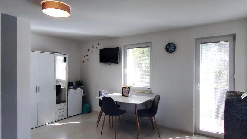 پانسیون Apartments & Rooms Saša