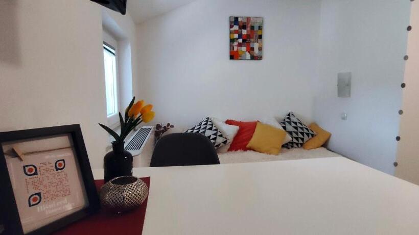 پانسیون Apartments & Rooms Saša