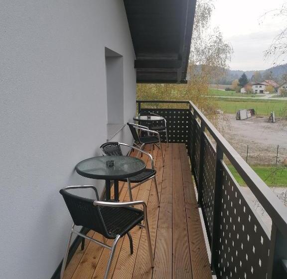 پانسیون Apartments & Rooms Saša