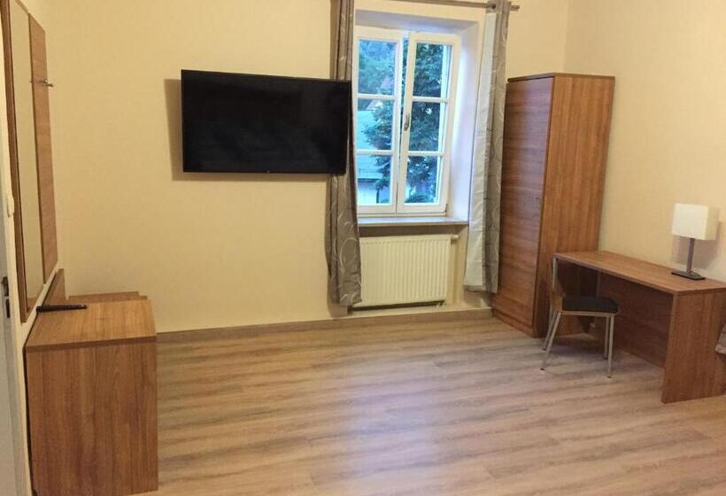 پانسیون Jujhar S Gästehaus