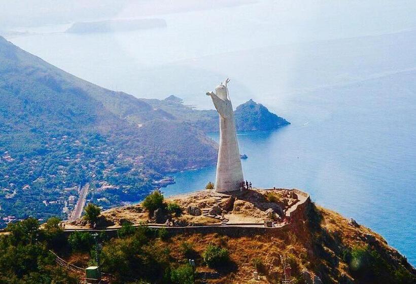 پانسیون La Racia