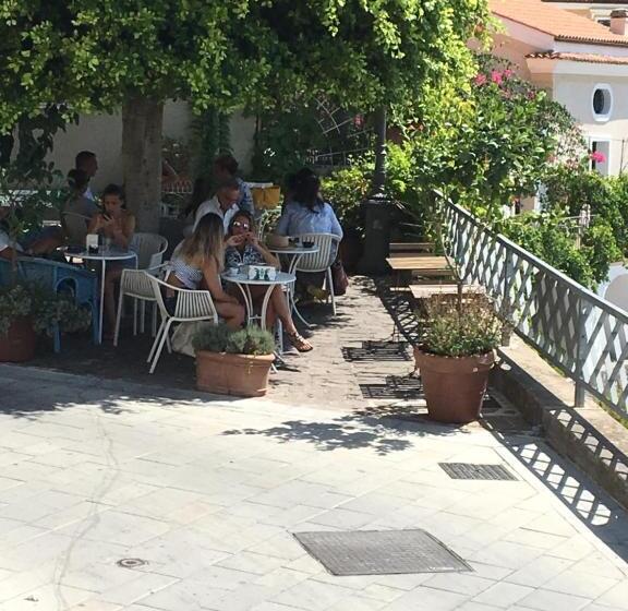 پانسیون La Racia