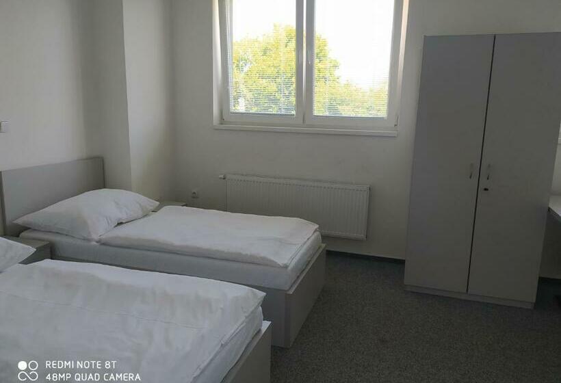 膳宿费 Penzion Valmez