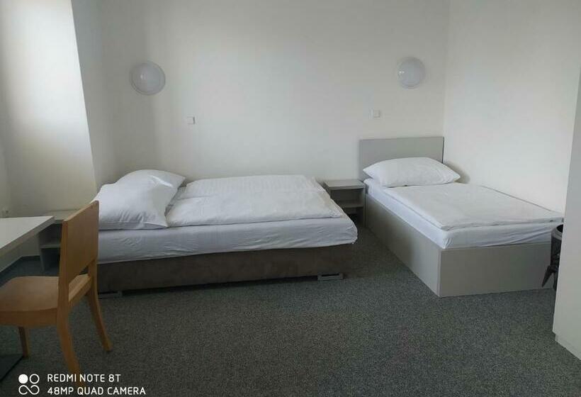 膳宿费 Penzion Valmez