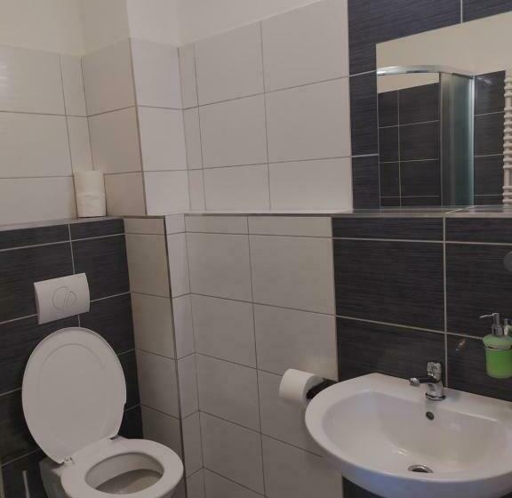 膳宿费 Penzion Valmez