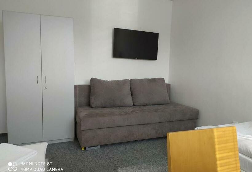 膳宿费 Penzion Valmez