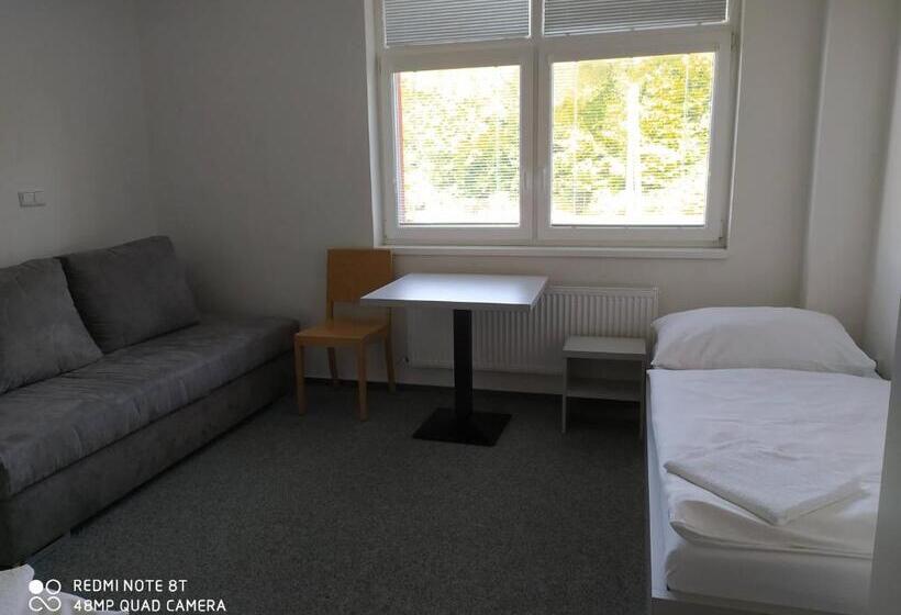 膳宿费 Penzion Valmez