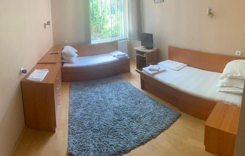 بنسيون Villa Irina