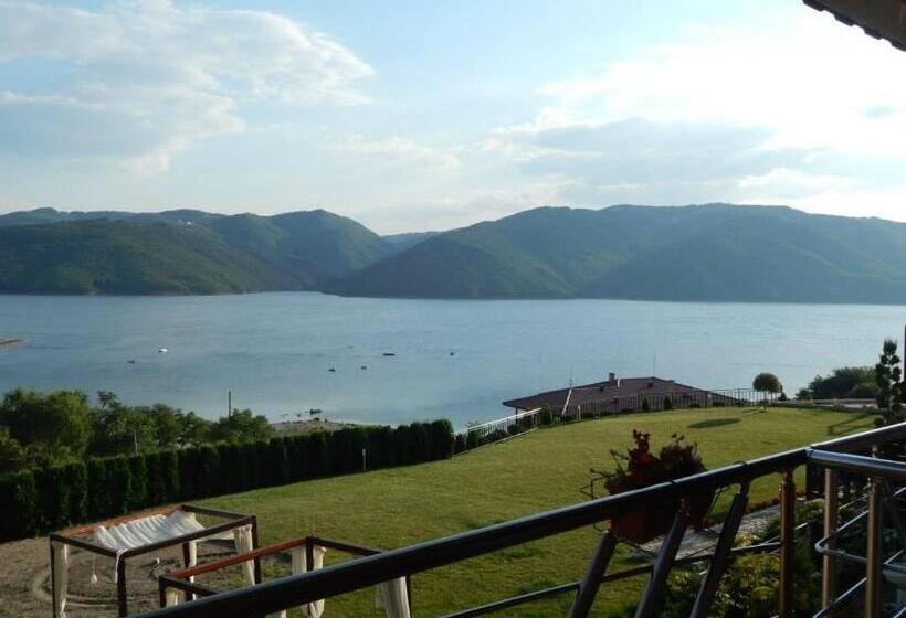 بنسيون Villa Irina