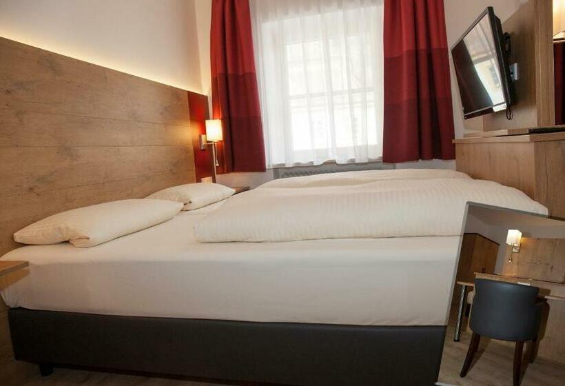 호스텔 Pension Alter Wirt