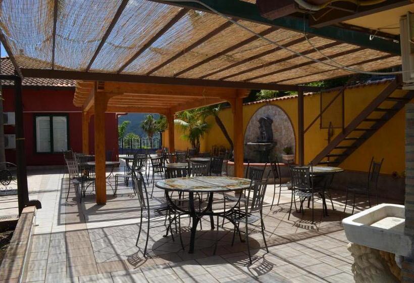 Bed and Breakfast Alcantara Natura Country House