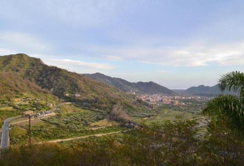 Bed and Breakfast Alcantara Natura Country House