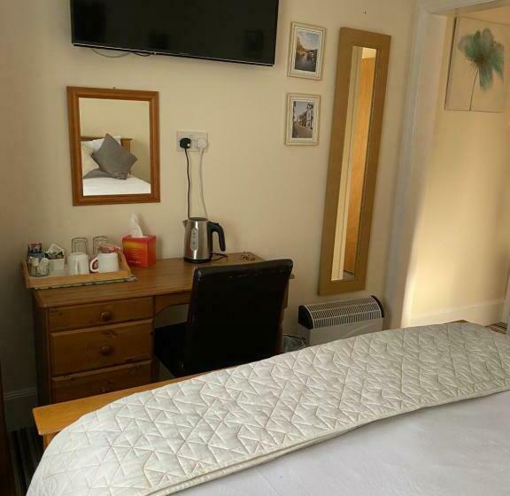 Bed and Breakfast Four Seasons Guest House