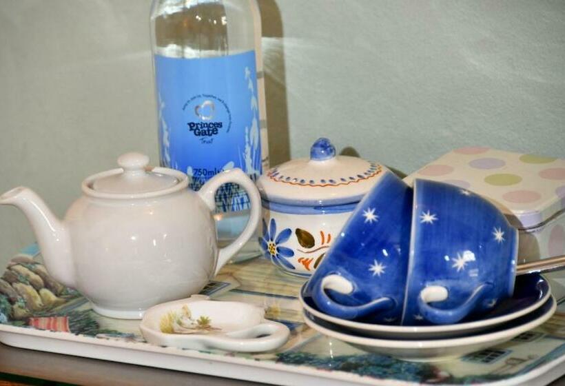 민박 Glascoed Farmhouse