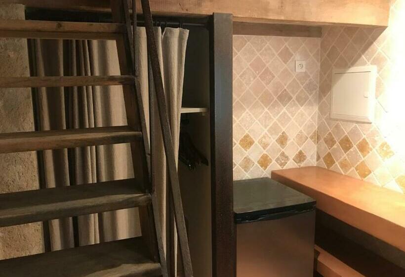 تختخواب و صبحانه La Chambre Des Dames