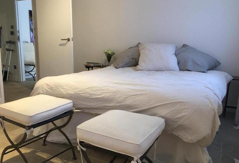 تختخواب و صبحانه Private Luxury Retreat