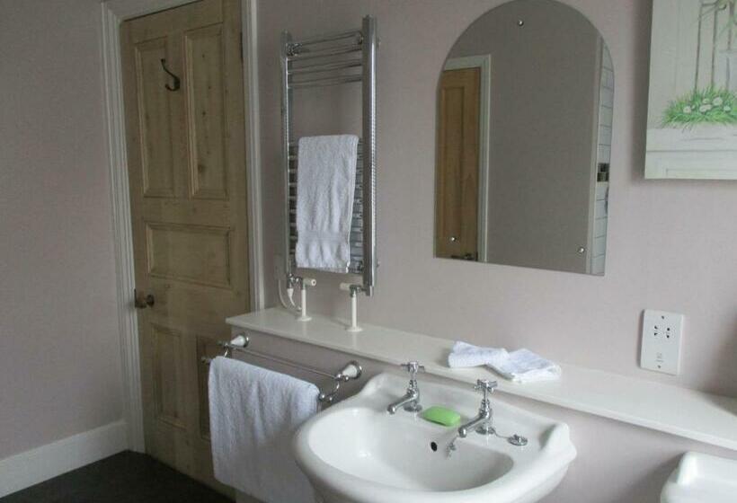 Brookshill House B & B