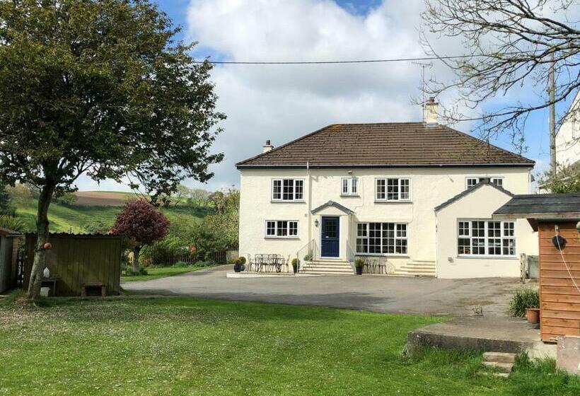 Lynwood House Bed And Breakfast