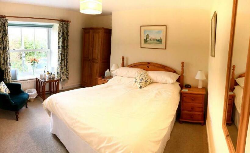 Lynwood House Bed And Breakfast