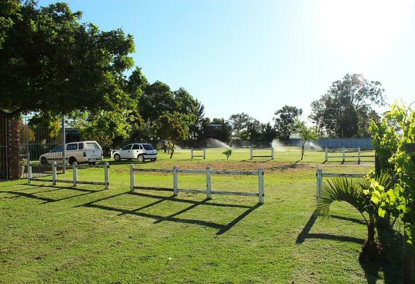 بنسيون African Adventures Accommodation