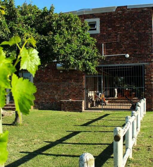 بنسيون African Adventures Accommodation