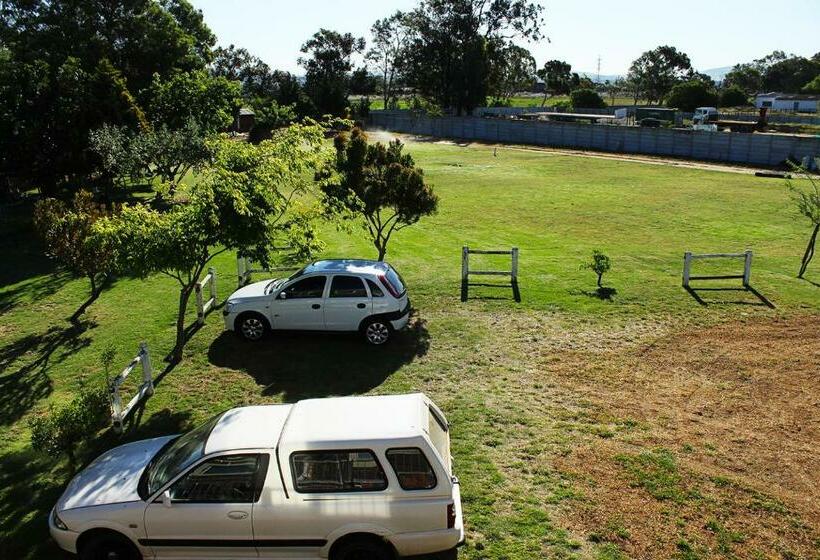 بنسيون African Adventures Accommodation