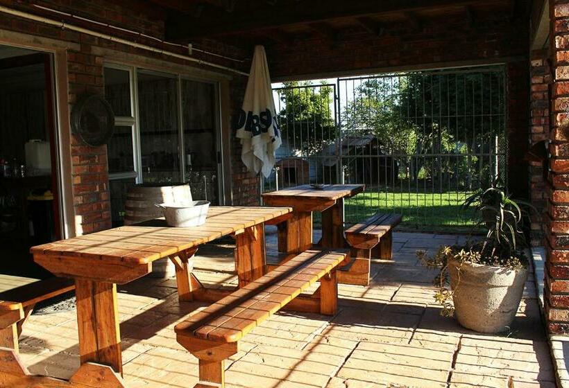 بنسيون African Adventures Accommodation