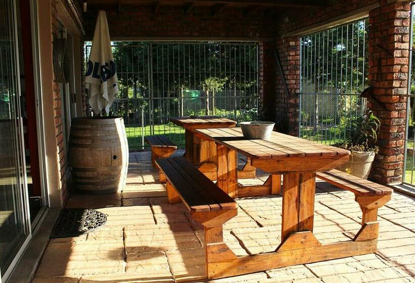 بنسيون African Adventures Accommodation