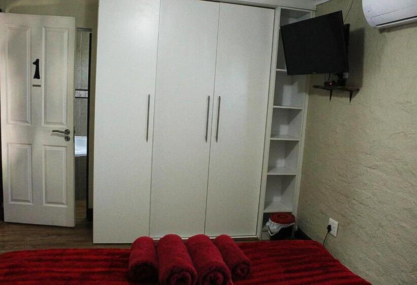 بنسيون African Adventures Accommodation